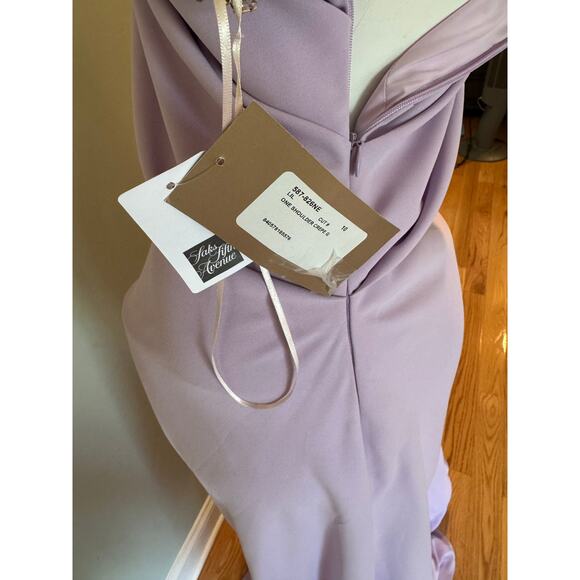 REEM ACRA
Embellished One-Shoulder Crepe Gown. Size 10 - Picture 11 of 13